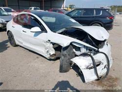 تسلا موديل 3